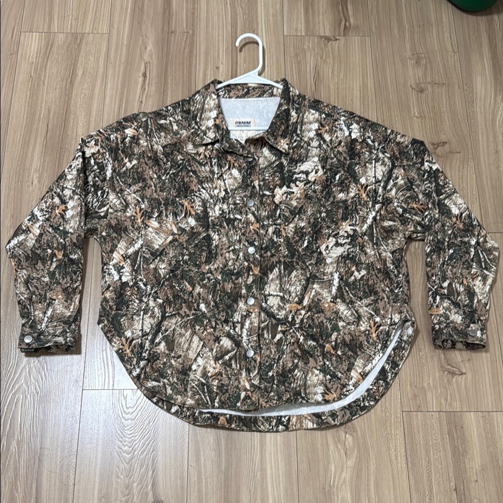 DENIM OBSESSED Green Camo Long Sleeve Shacket Size L